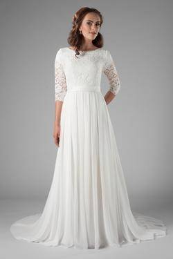 Stella York Ivory Lace Tulle Dolce Satin Style 6125 Modest Wedding Dress Size 10 (M