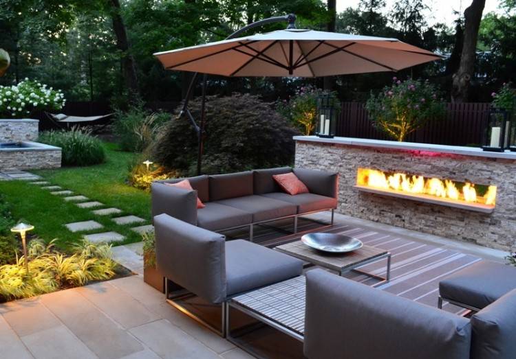 Outdoor Living Room & Kitchen with fireplace