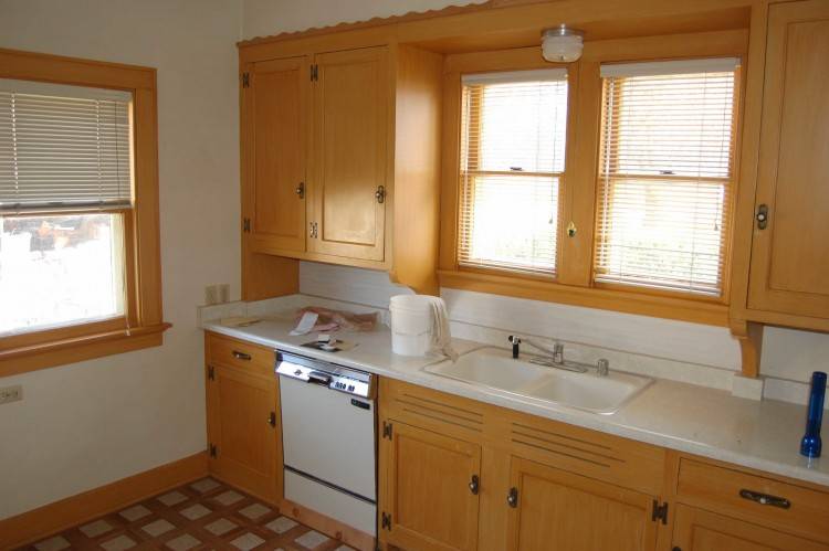 Off White Cabinets with Glaze in a Traditional Kitchen