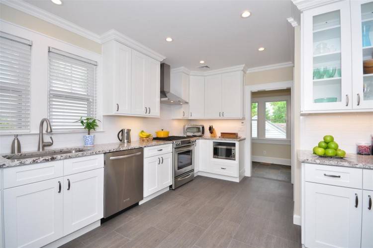White Shaker kitchen cabinets in the Arbor door style