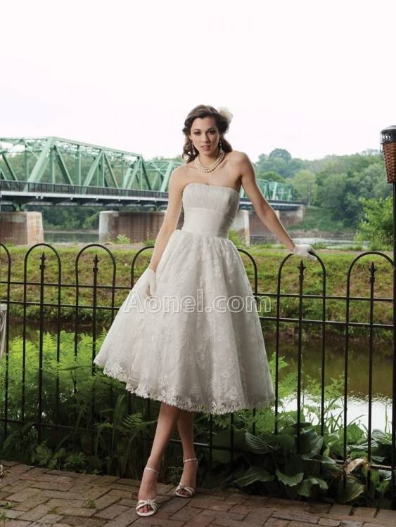 Due to the nature of outdoor weddings, beach wedding dresses should be a  little more understated and a little less formal