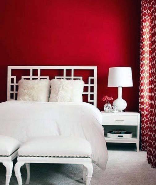 Earthy red for the beautiful master bedroom [Design: in3interieur]