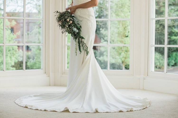 Choose your  perfect wedding dress for your body type