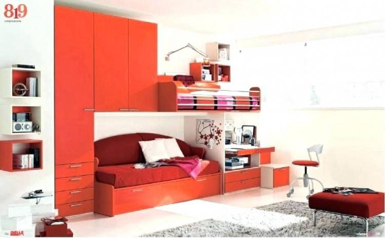 small bedroom with queen size