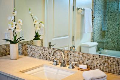 ideas to making your bathroom look and feel spacious: Match Your Color  Palette