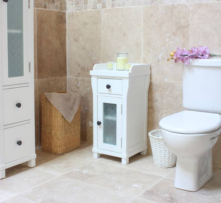 Pale colours make a bathroom look bigger