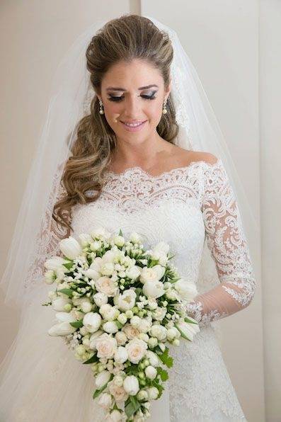 Strapless wedding dress hair