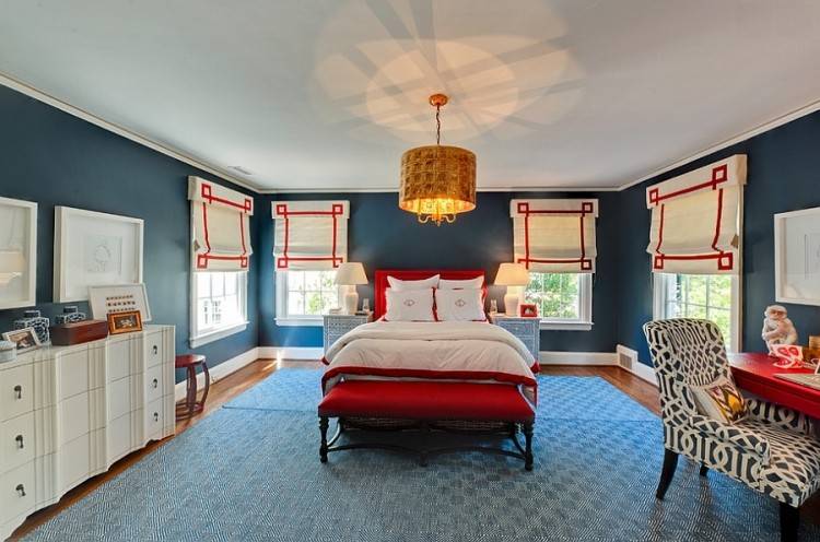 Earthy red for the beautiful master bedroom [Design: in3interieur]