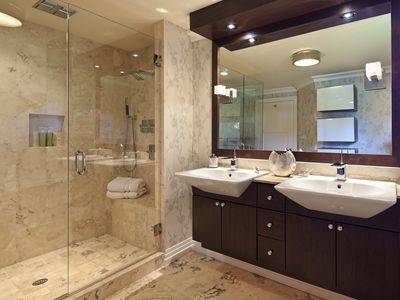 Small  Bathrooms With Tub