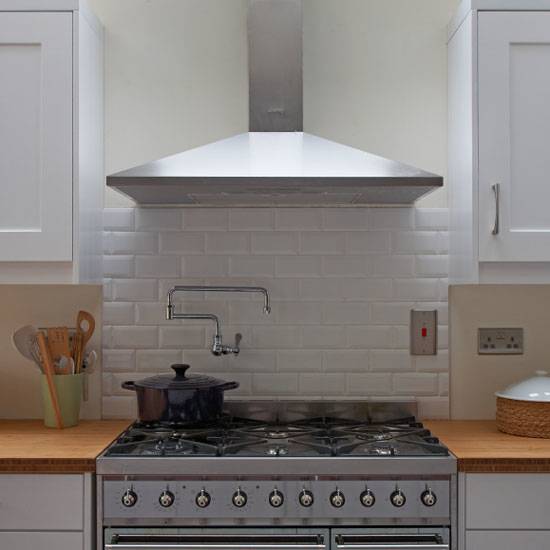 Kitchen Splashback Ideas Using Stainless Steel for Clean Kitchen | Mytonix