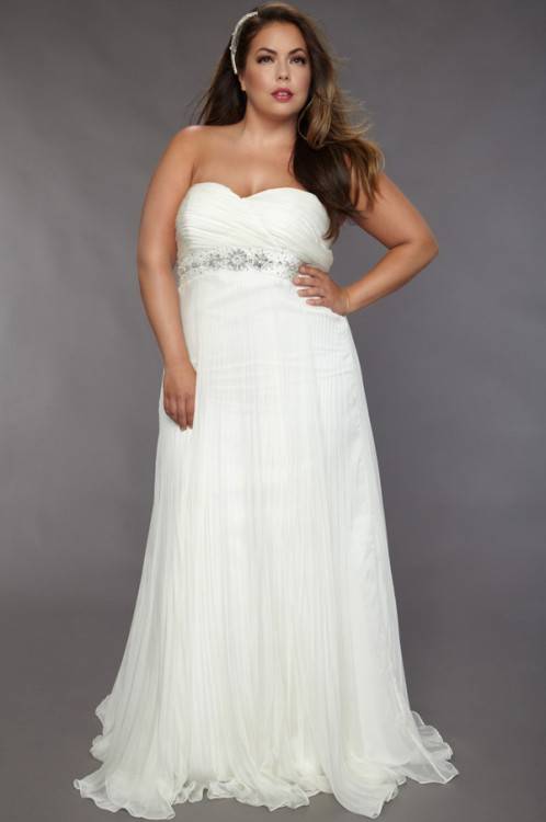 Long prom dresses which will make you look slimmer: how to choose the best  prom dress to flatter your body type