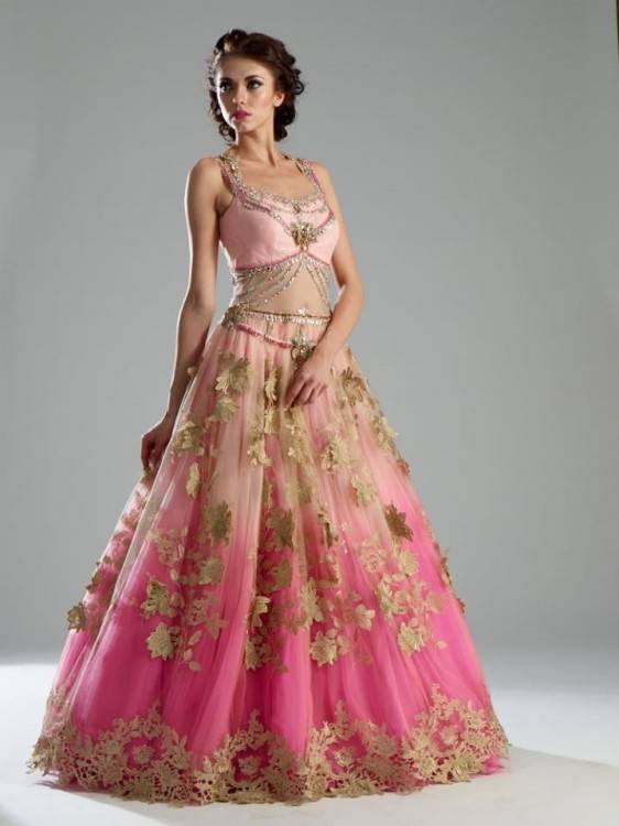 This is THE perfect fusion bridal gown, or perfect for a modern indian bride having a traditional Indian