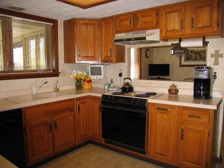 floor that match oak cabinets kitchen