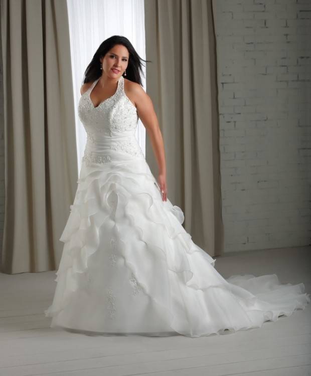 Wedding Dress Shapes and Styles for Brides with a Small Bust | hitched