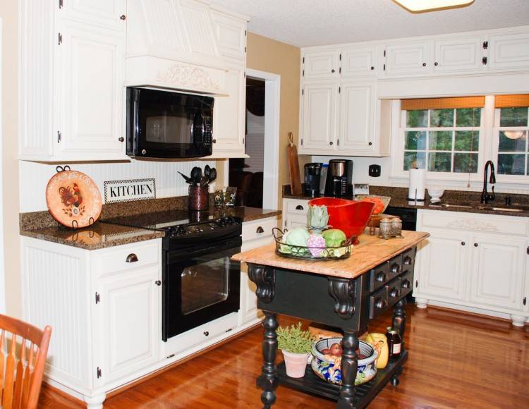 White painted kitchen cabinets