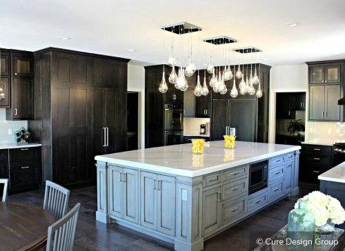 kitchen two tone cabinets