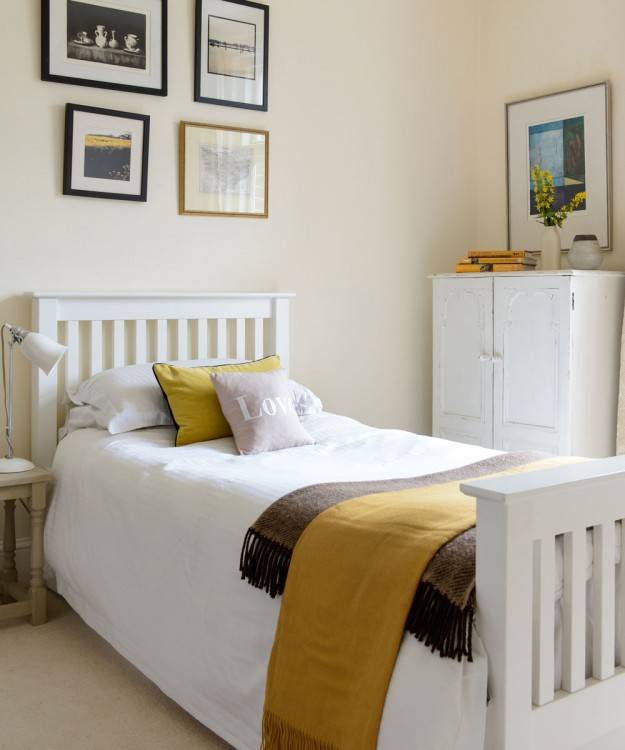 Simple and beautiful guest bedroom