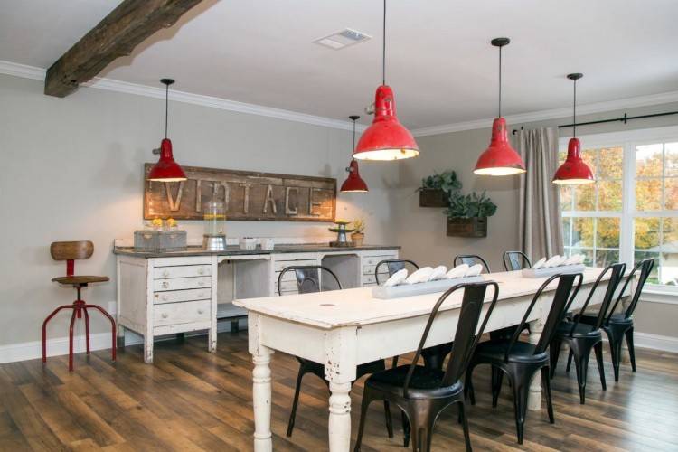 isn't the first phrase you'd use to describe your decor taste, we're guessing you've sat spellbound through at least one episode of HGTV's Fixer Upper