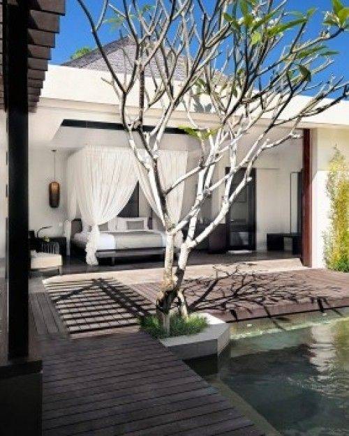 Outdoor shower at Villa Asmara (Cemagi, Bali)