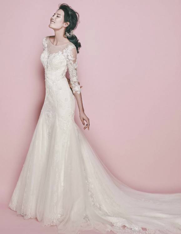 Highstreet bridal wear has come on leaps and bounds in the last couple of years, and ASOS has led the pack when it comes to affordable wedding dresses