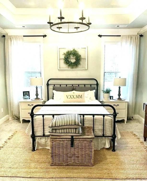 Farmhouse Bedroom Decor