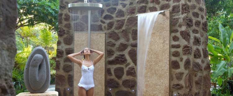 There are outdoor showers, hot tubs, and massage huts