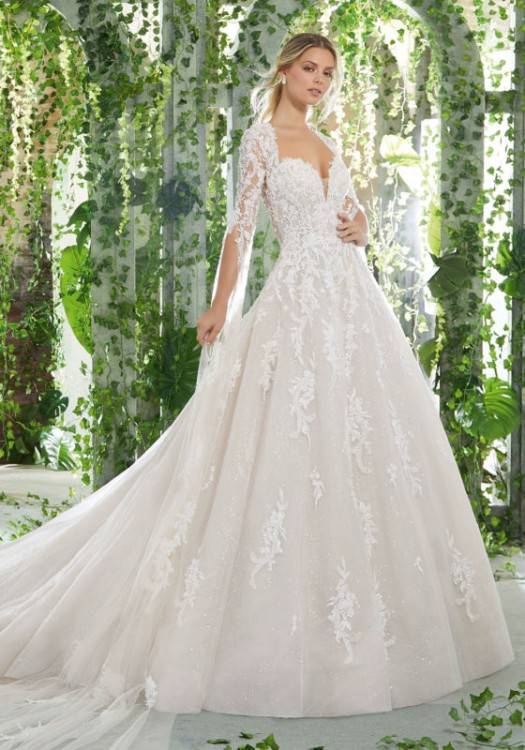 Unique, stunning, and with just a hint of royal beauty, this gorgeous trend  will let your personality shine on your wedding day