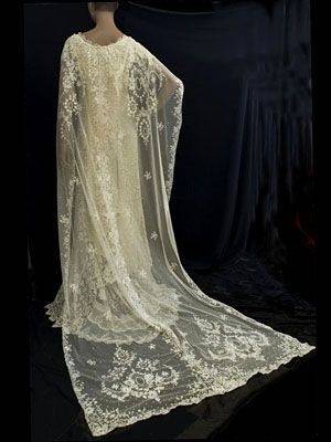 Vintage 1970s Wedding Dress [more at pinterest