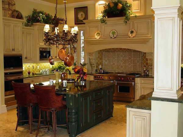 kitchen colors with maple  cabinets