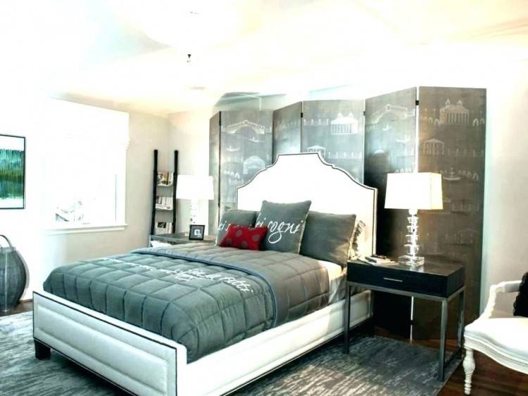 black white and silver bedroom decor