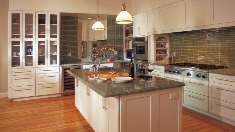 Contemporary kitchen cabinets by Decora Cabinetry